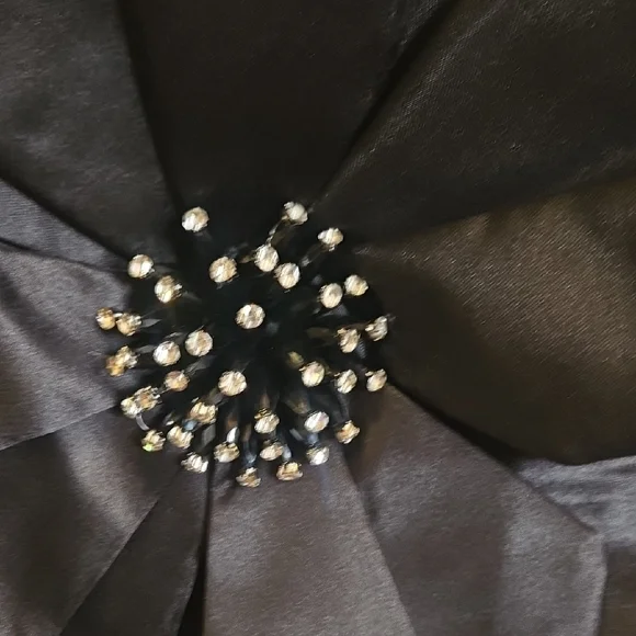 Elegant Leopard Print Blouse with Black Floral Detail - Picture 4 of 10